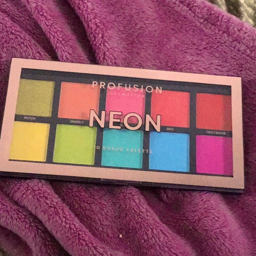 Profusion Neon Eyeshadow New Sealed